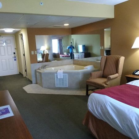 Baymont By Wyndham Clinton Hotel Ngoại thất bức ảnh