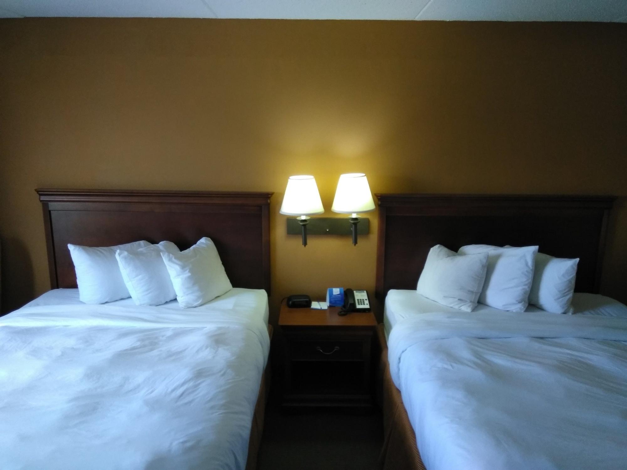 Baymont By Wyndham Clinton Hotel Ngoại thất bức ảnh