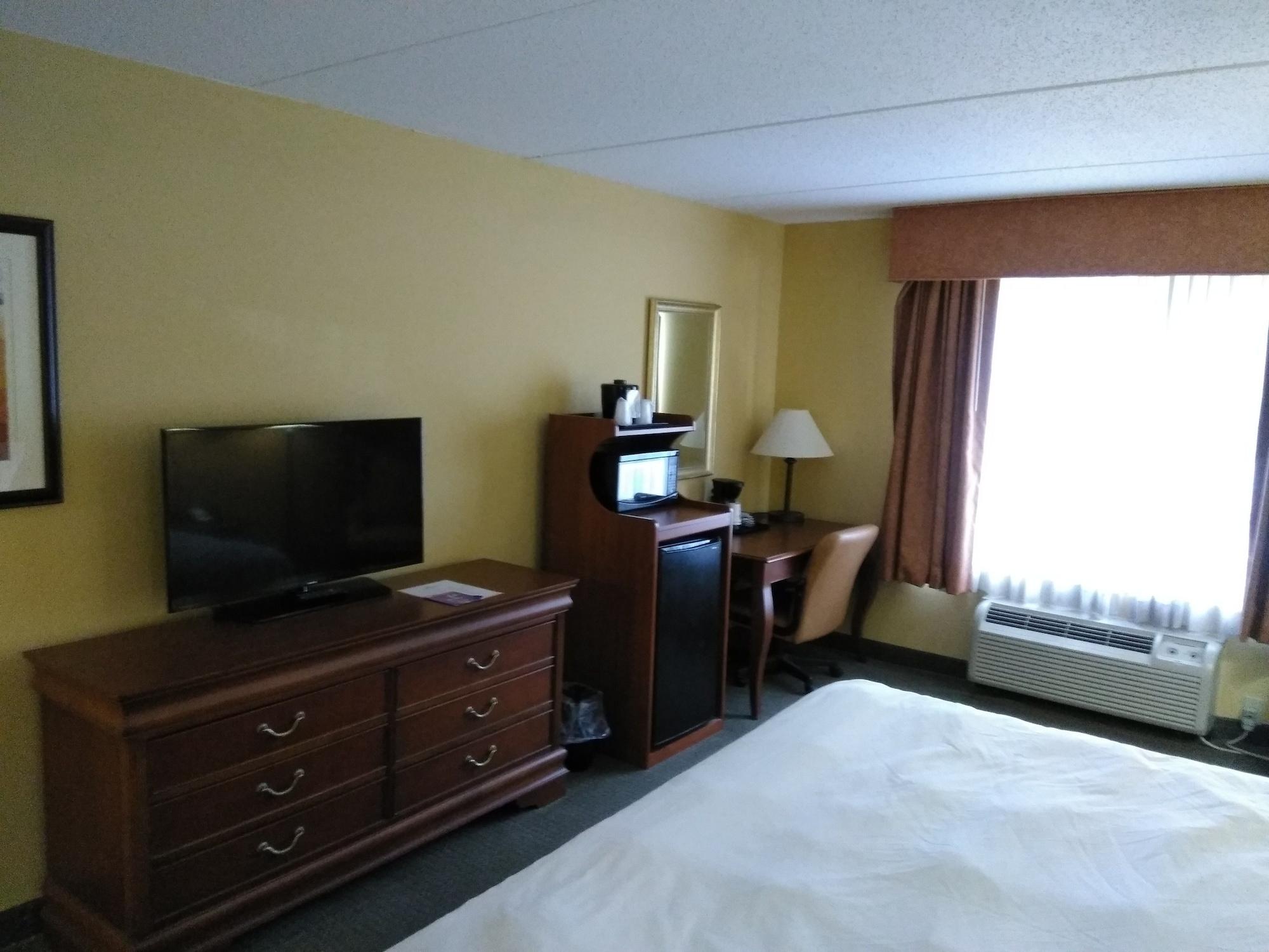 Baymont By Wyndham Clinton Hotel Ngoại thất bức ảnh