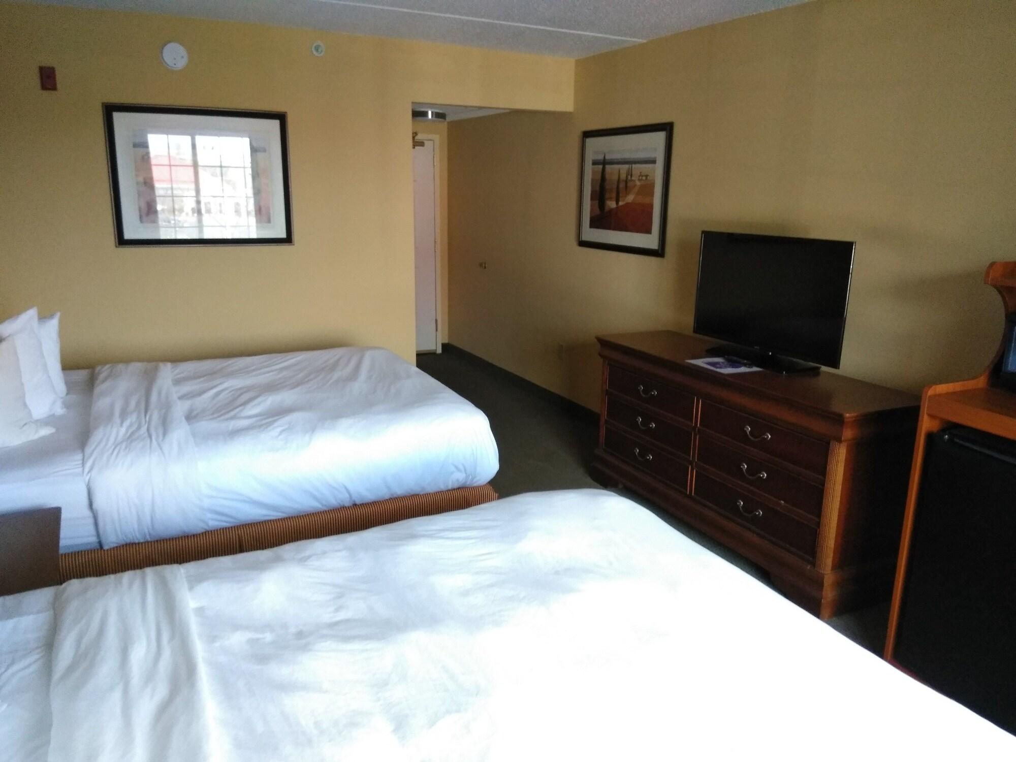 Baymont By Wyndham Clinton Hotel Ngoại thất bức ảnh